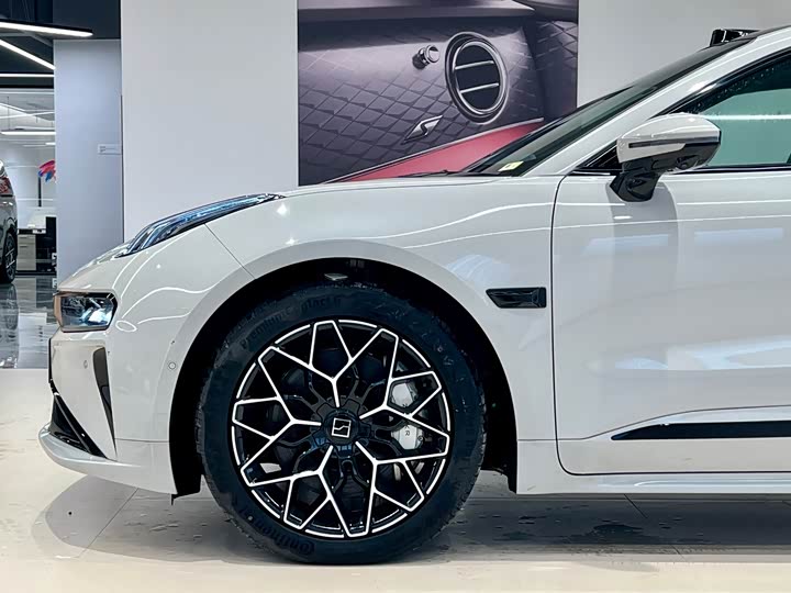 Фото 3 - Zeekr 001