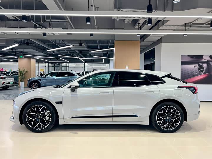 Фото 4 - Zeekr 001