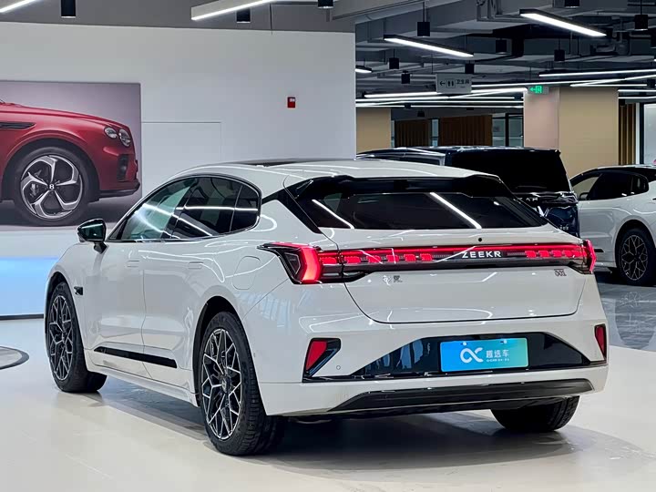 Фото 5 - Zeekr 001
