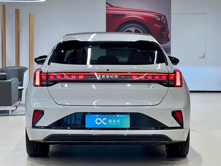 Фото 6 - Zeekr 001
