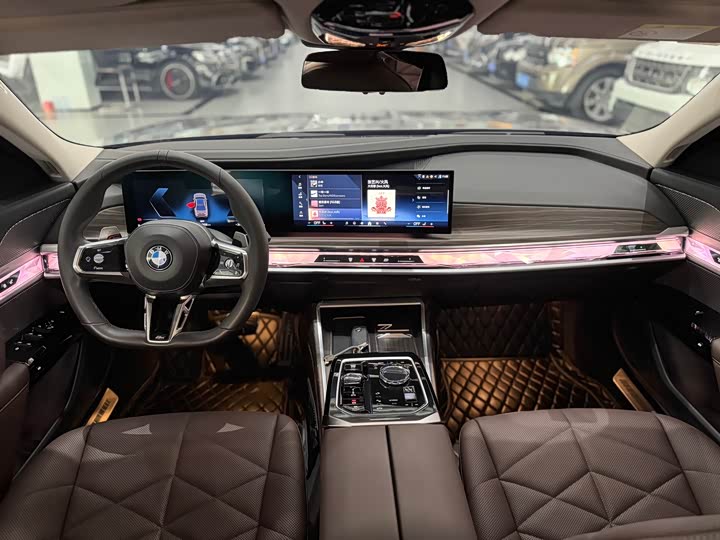 Фото 9 - BMW 7 Series