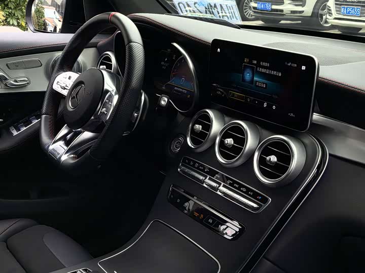 Фото 9 - Mercedes-Benz GLC-Class AMG