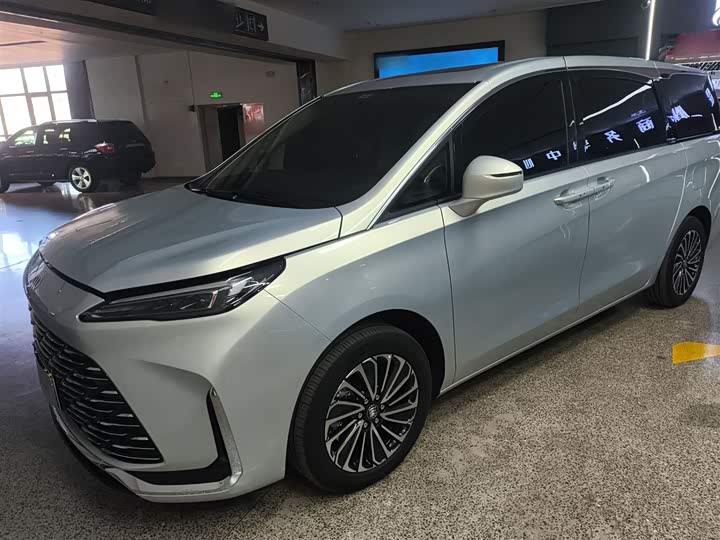 Фото 2 - Buick GL8 Hybrid