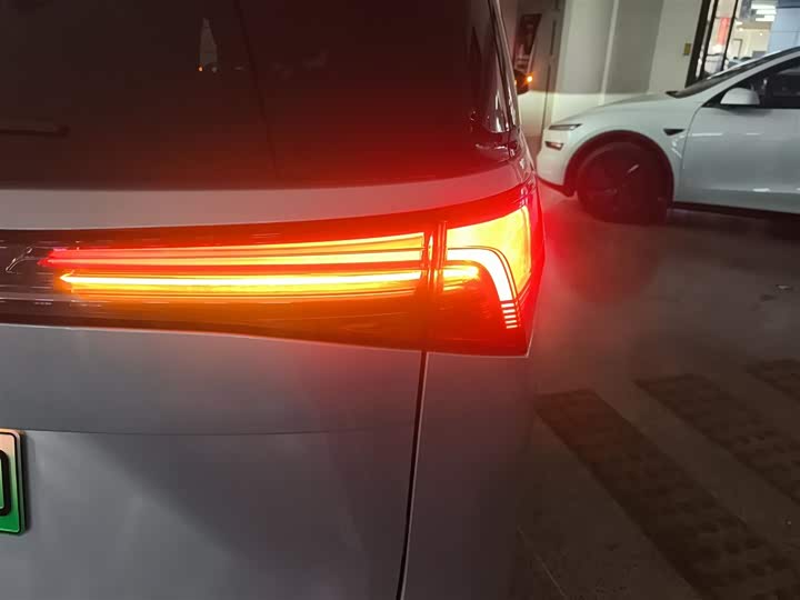 Фото 8 - Buick GL8 Hybrid