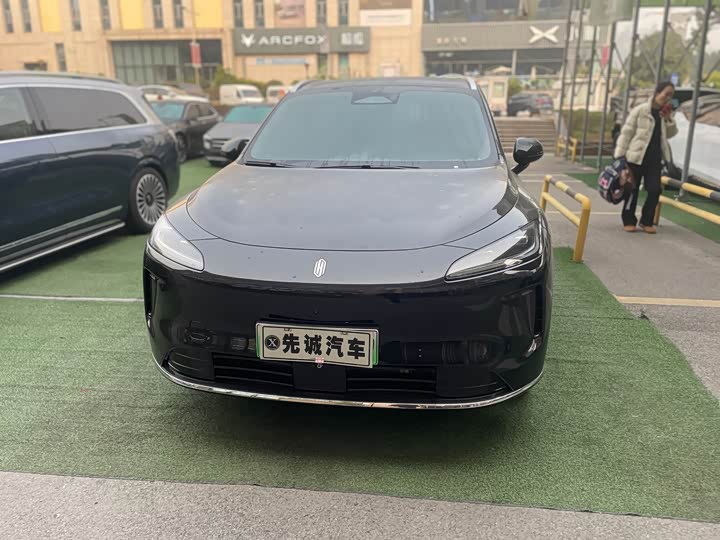 Фото 2 - Shangjie (Huawei × SAIC) H5