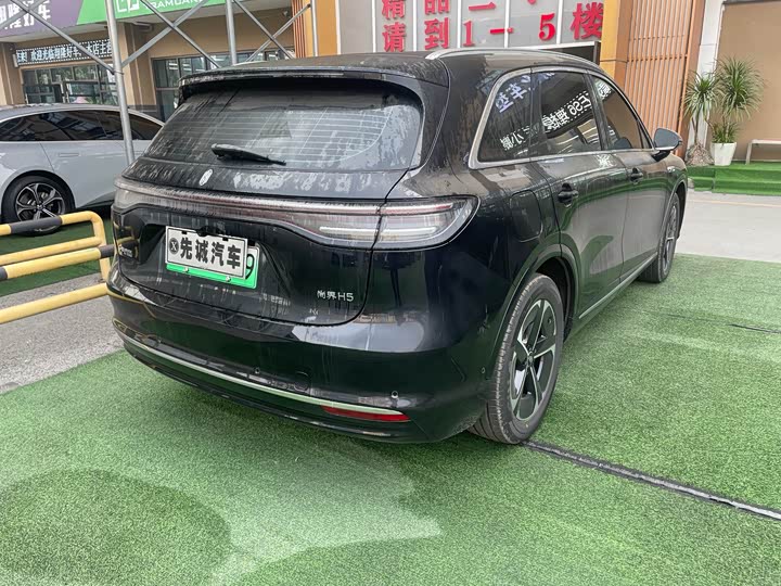 Фото 7 - Shangjie (Huawei × SAIC) H5