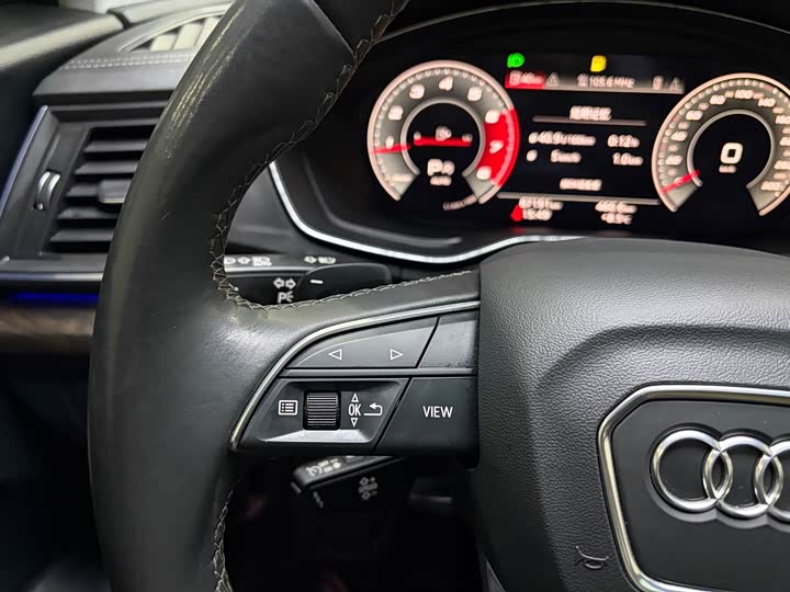 Фото 9 - Audi Q5L