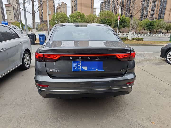 Фото 8 - Geely Emgrand