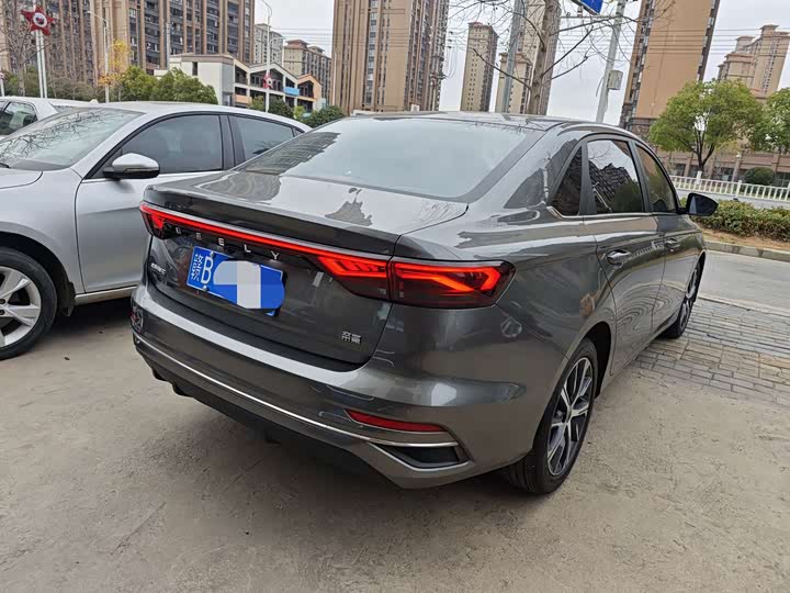 Фото 9 - Geely Emgrand