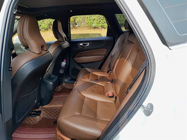 Фото 8 - Volvo XC60