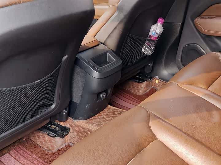 Фото 9 - Volvo XC60