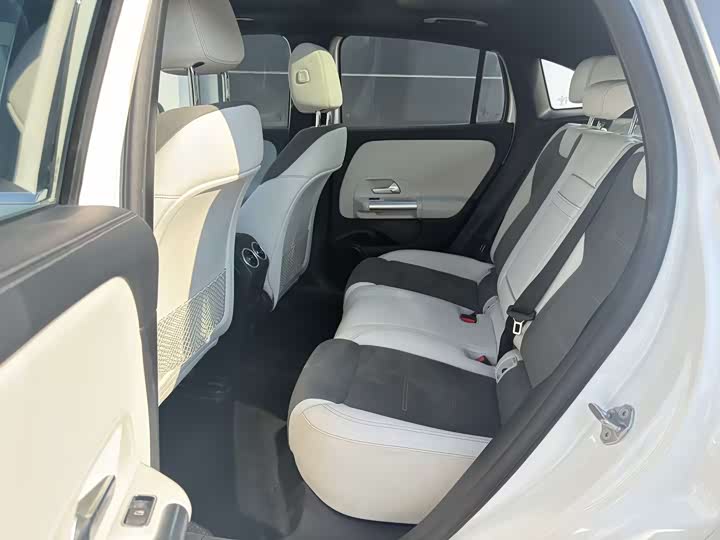 Фото 9 - Mercedes-Benz EQA