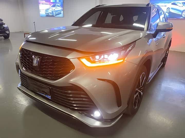 Фото 1 - Toyota Crown Kluger