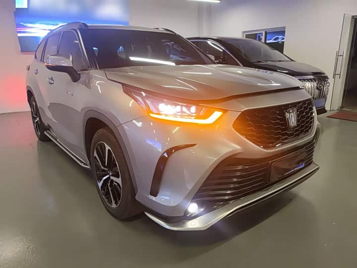 Фото 4 - Toyota Crown Kluger