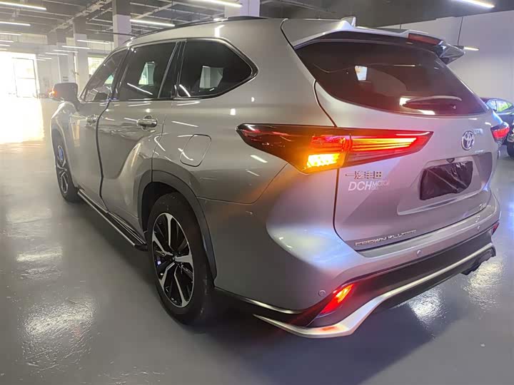 Фото 5 - Toyota Crown Kluger