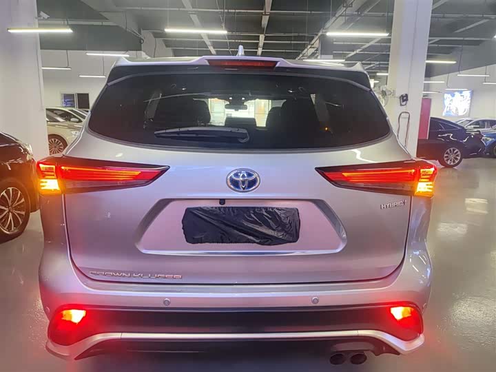 Фото 6 - Toyota Crown Kluger