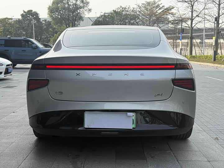 Фото 3 - XPeng P7