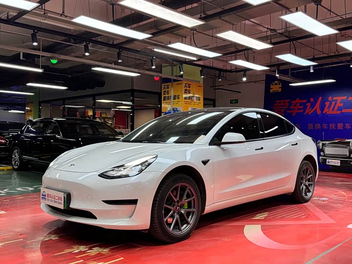 Фото 1 - Tesla Model 3