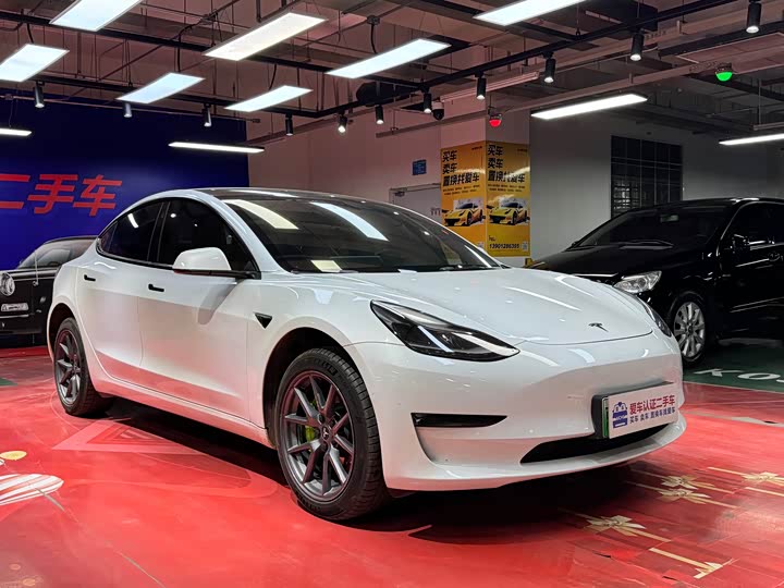 Фото 4 - Tesla Model 3