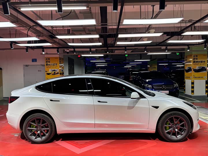 Фото 5 - Tesla Model 3