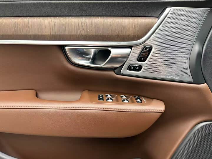 Фото 9 - Volvo S90 Hybrid