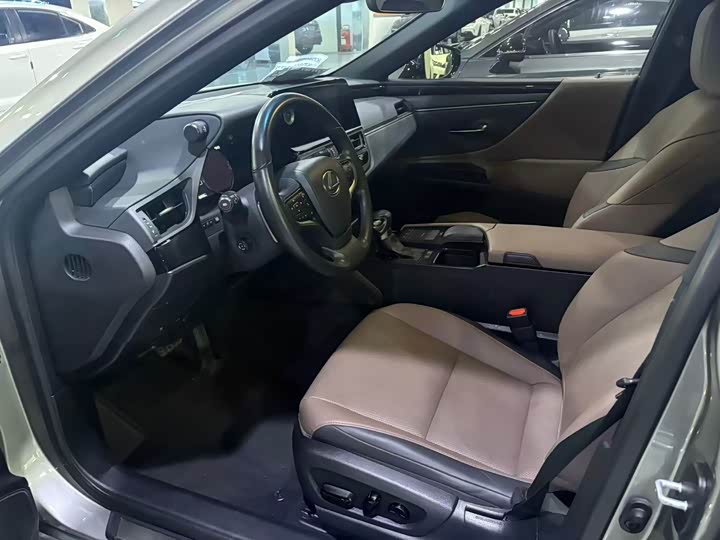 Фото 4 - Lexus ES