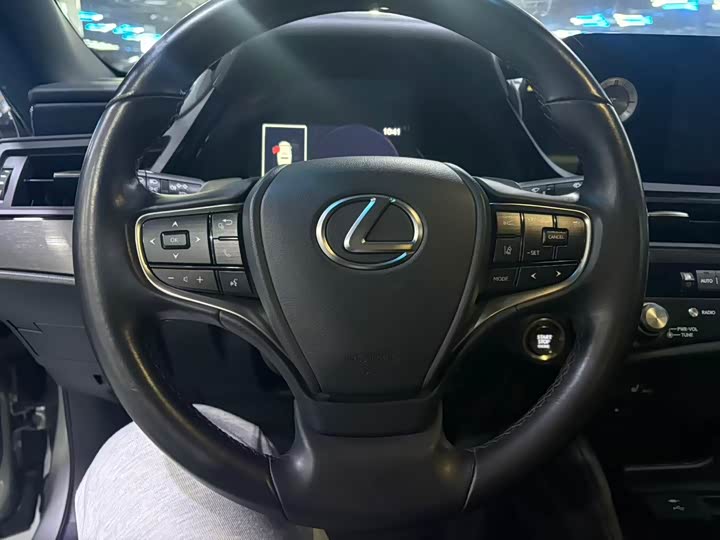 Фото 5 - Lexus ES