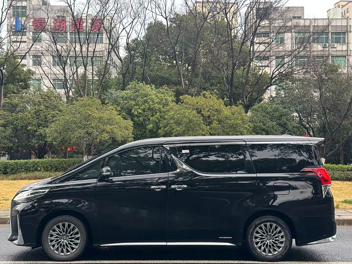 Фото 5 - Lexus LM