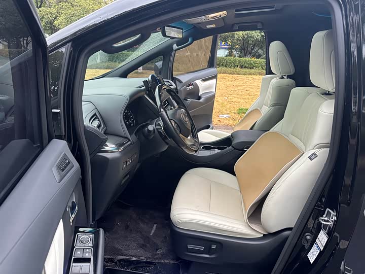 Фото 6 - Lexus LM