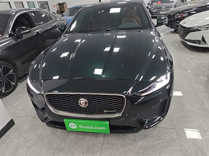 Фото 2 - Jaguar XE L