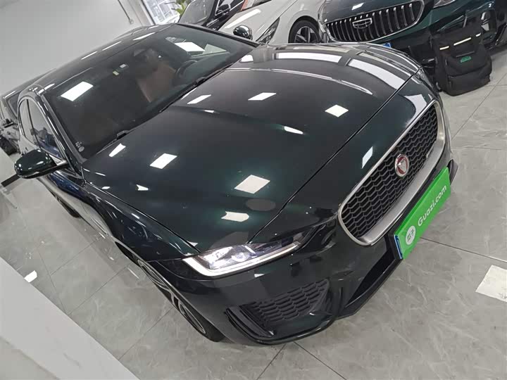 Фото 3 - Jaguar XE L