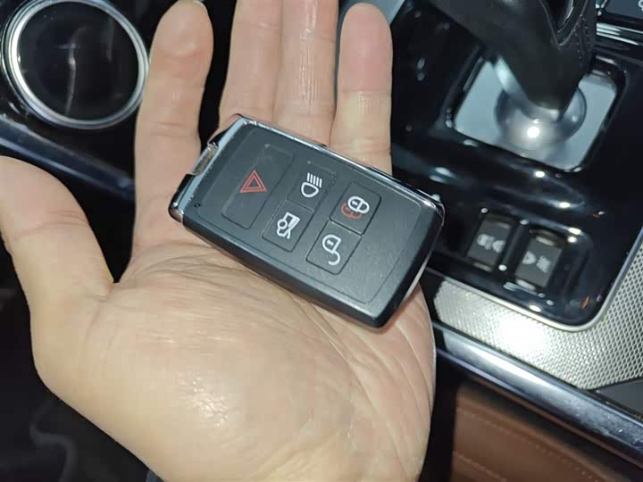 Фото 5 - Jaguar XE L