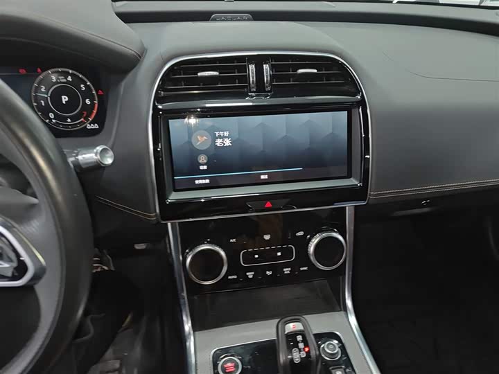 Фото 6 - Jaguar XE L