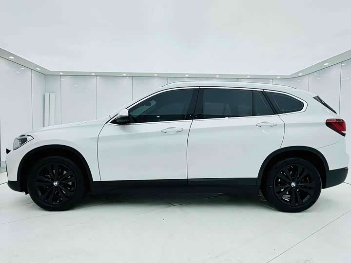 Фото 9 - BMW X1