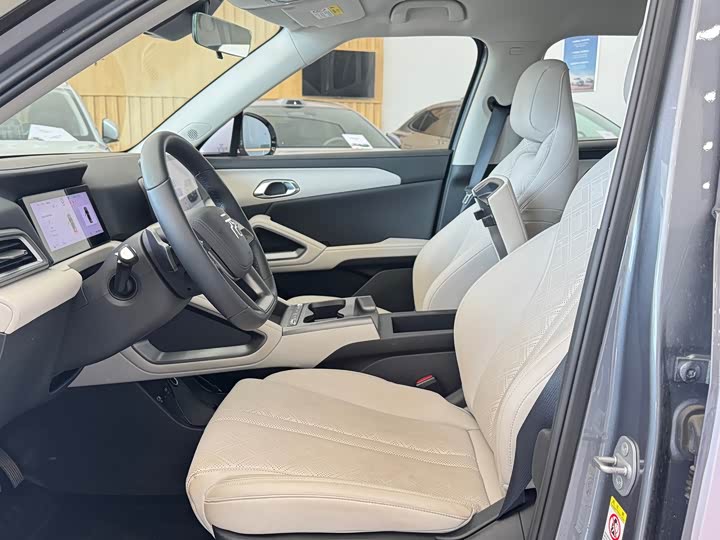 Фото 8 - BYD Yuan Up