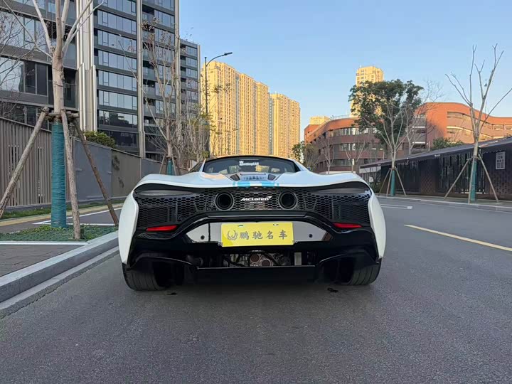 Фото 2 - McLaren Artura