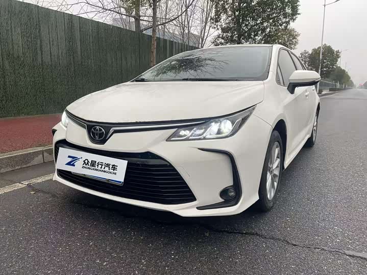 Фото 1 - Toyota Corolla