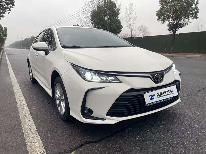 Фото 3 - Toyota Corolla