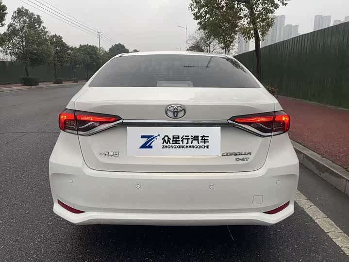 Фото 5 - Toyota Corolla