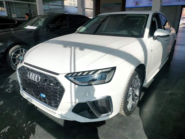 Фото 2 - Audi A4L