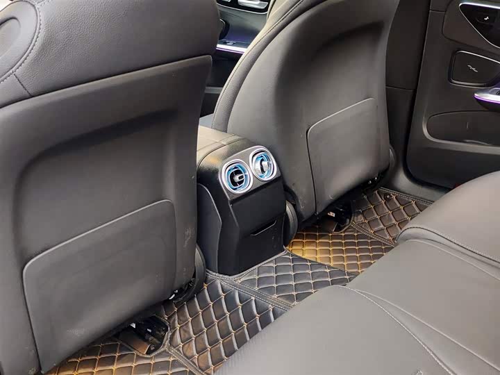 Фото 9 - Mercedes-Benz C-Class