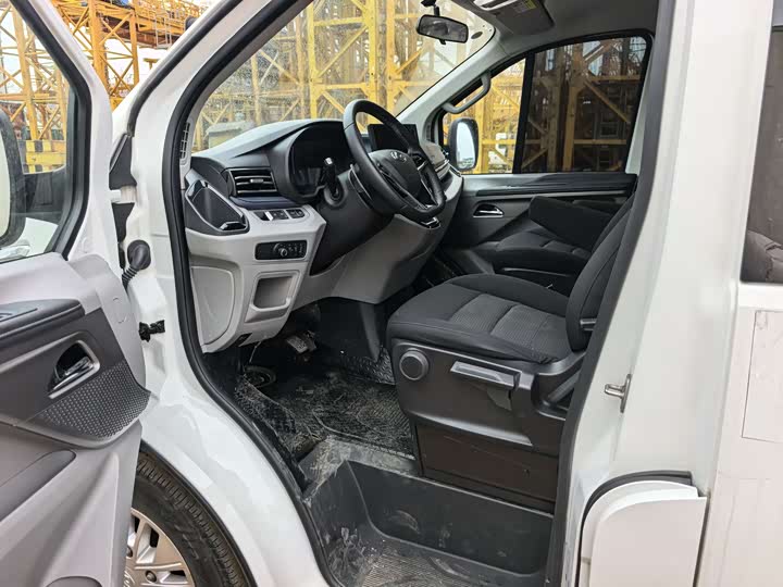 Фото 7 - Maxus V70