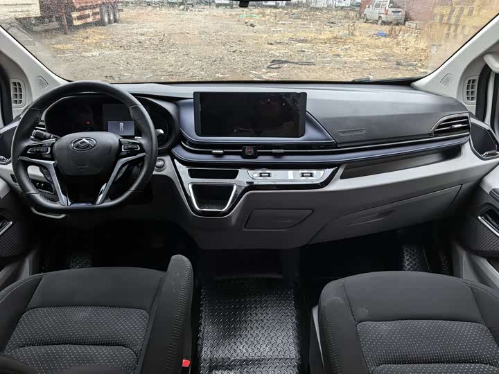 Фото 8 - Maxus V70