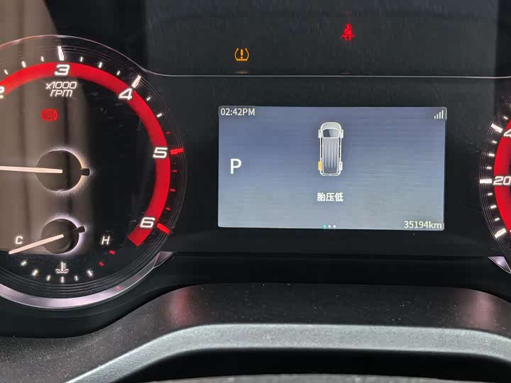 Фото 9 - Maxus V70