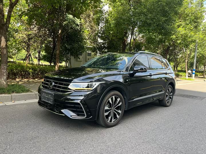 Фото 1 - Volkswagen Tiguan L Pro