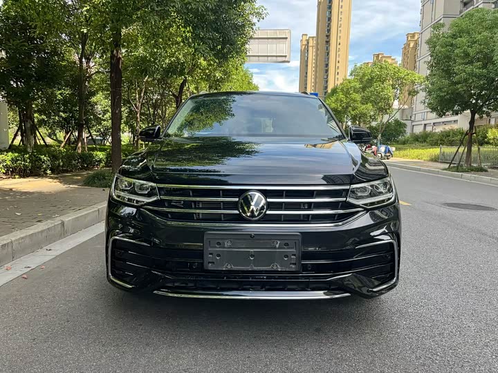 Фото 2 - Volkswagen Tiguan L Pro