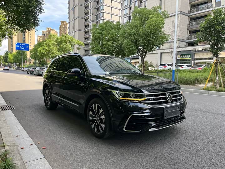 Фото 3 - Volkswagen Tiguan L Pro