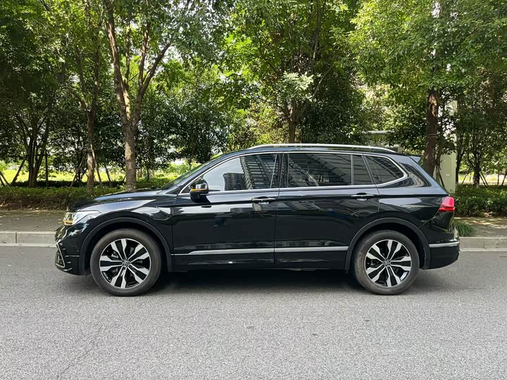 Фото 4 - Volkswagen Tiguan L Pro