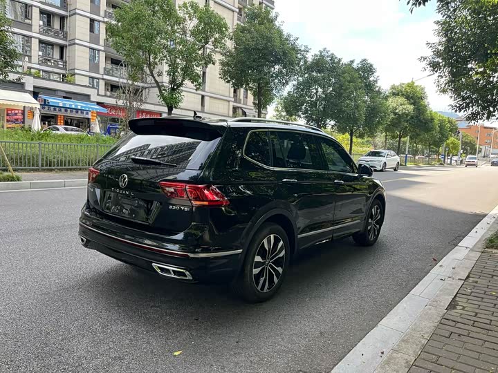 Фото 6 - Volkswagen Tiguan L Pro