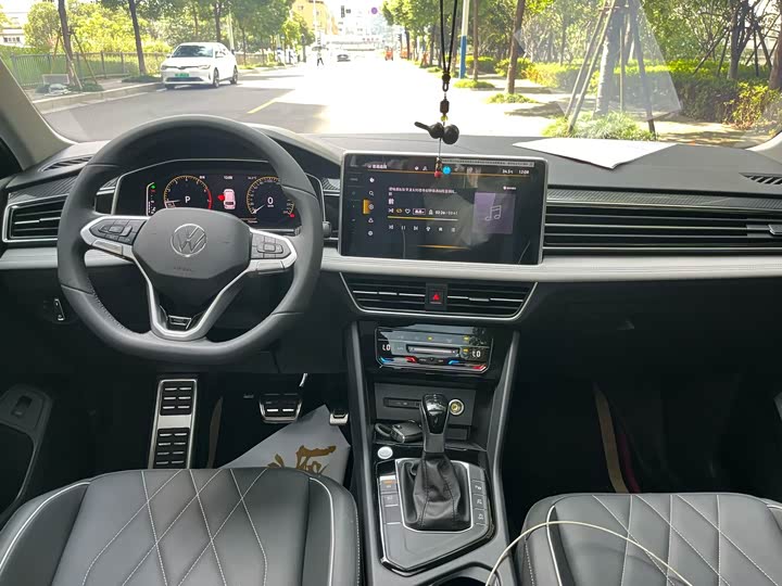 Фото 8 - Volkswagen Tiguan L Pro